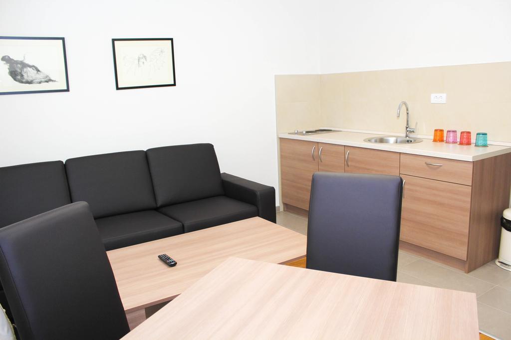 Wake Up Apartments And Rooms Belgrado Exterior foto