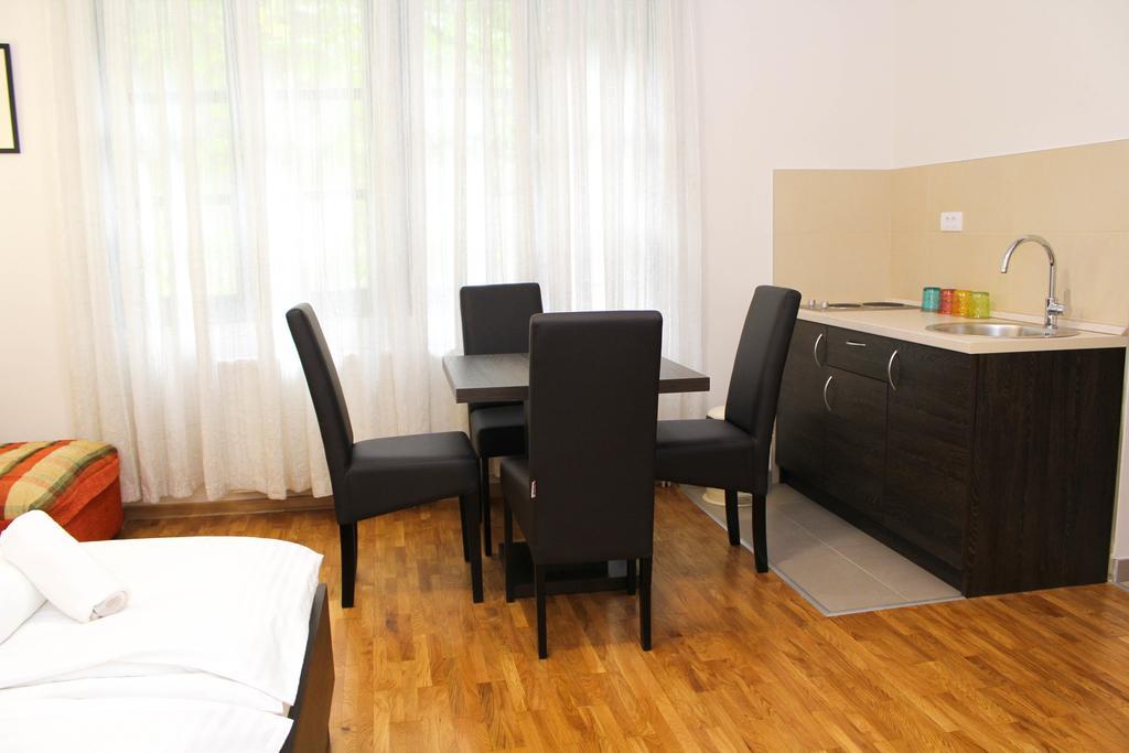 Wake Up Apartments And Rooms Belgrado Exterior foto